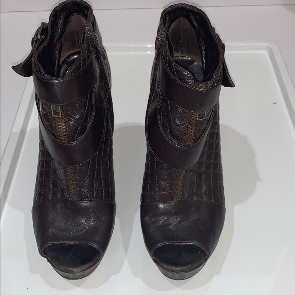 Shoes - Picture 2 of 4